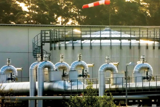 يتمثل النموذج الجديد للحكومة الألمانية للتعامل مع أزمة الطاقة بمنح نقدية ومزايا للقطاع الصناعي حال خفض الاستهلاك (أ.ب)