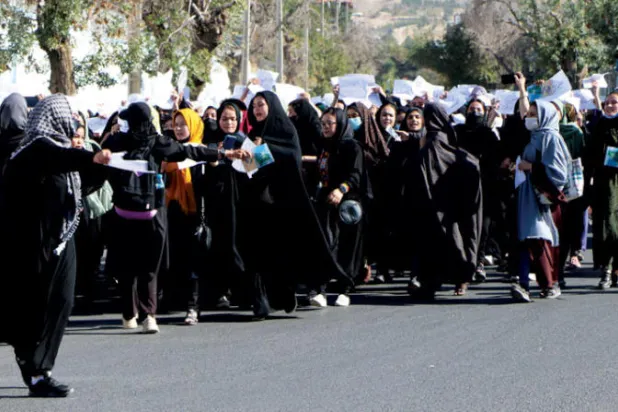 مظاهرة نسائية في هراة أمس (أ.ف.ب)