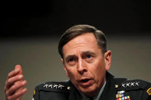الجنرال ديفيد بتريوس المدير الأسبق لوكالة الاستخبارات المركزية الأميركية (رويترز)