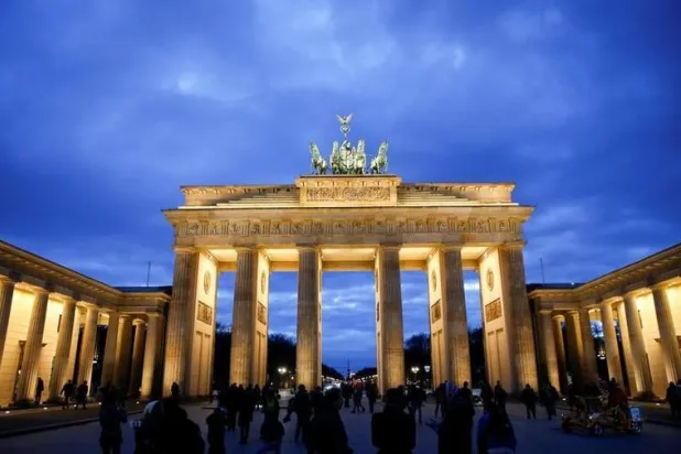 بوابة براندنبيرغ رمز الانقسام والوحدة (رويترز)