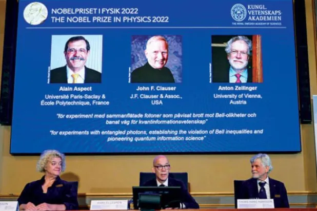 انعام حاصل کرنے والے کے اعلان کا منظر