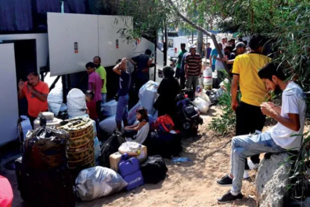 Pazartesi günü ülkelerine dönmek üzere Beyrut'tan ayrılmak için hazırlanan Suriyeli mülteciler (EPA)