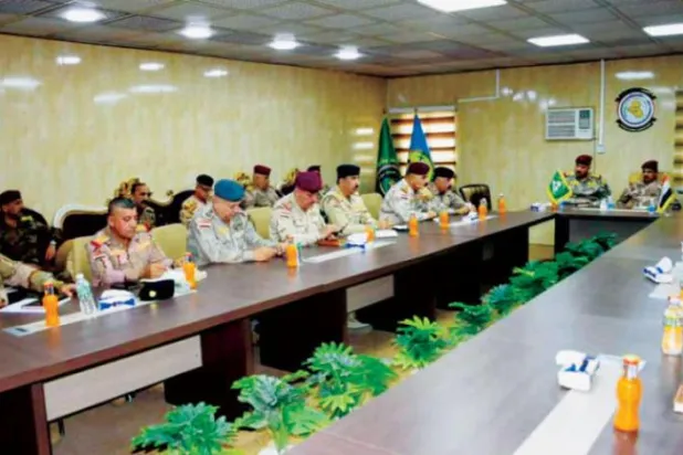 رئیس ستاد ارتش عراق و هیئت همراهش دیروز با فرماندهان امنیتی در ذی قار دیدار کردند (شبکه خبری الناصریه)