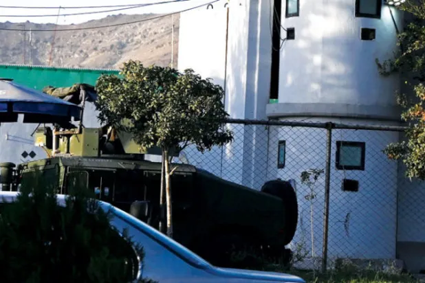 مدخل وزارة الداخلية في كابل بعد الانفجار أمس (أ.ف.ب)