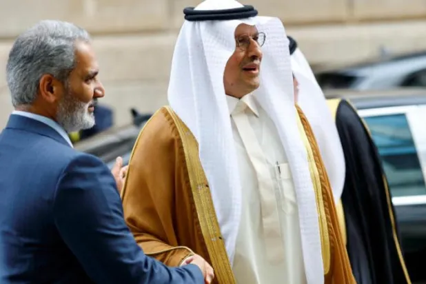 Suudi Arabistan Enerji Bakanı Prens Abdulaziz bin Selman ve OPEC Genel Sekreteri Heysem al Gais (Reuters)