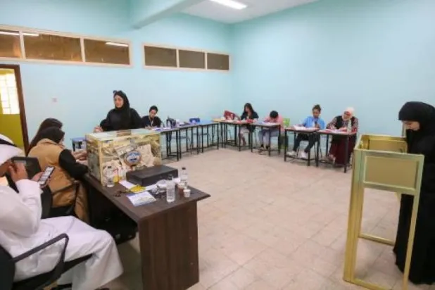 یکی از حوزه های رای گیری انتخابات پارلمان در شهر کویت (فرانس پرس)
