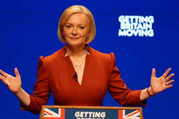 برطانوی وزیر اعظم لیز ٹراس کو کل برمنگھم میں کنزرویٹو پارٹی کی سالانہ کانفرنس کے اختتام پر خطاب کرتے ہوئے دیکھا جا سکتا ہے جس کے دوران انہوں نے اپنی منقسم پارٹی کی قیادت پر زور دیا کہ وہ متحد رہیں اور معیشت کو بدلنے میں مدد کریں اور ساتھ ہی انہوں نے ملک کو طوفان سے نکالنے کا عہد کیا ہے (ای پی اے)