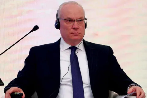 امریکی ایلچی برائے یمن ٹموتھی لینڈرکنگ کو دیکھا جا سکتا ہے (گیٹی)