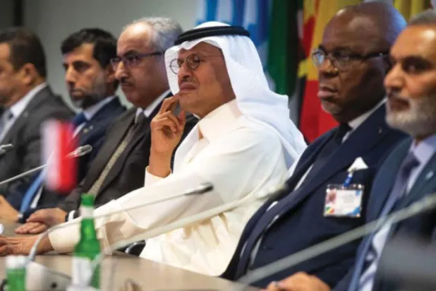 
 

عبد العزیز بن سلمان وسط وزیر انرژی امارات و وزیر انرژی کویت و دبیر کل اوبک چهارشنبه در نشست اوپک پلاس در وین (فرانس پرس)