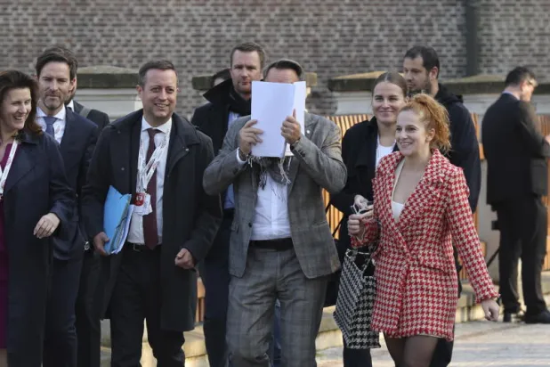 الزعماء الأوروبيون في قمة براغ أمس (د.ب.أ)