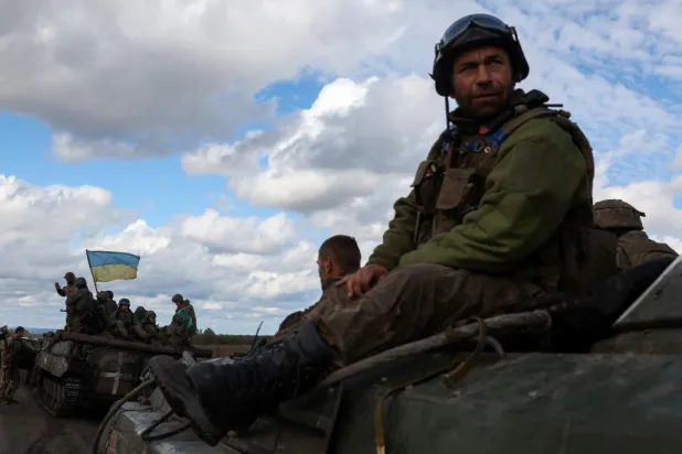 Mussolini ve Hitler'in hayaleti aynı sahnede dolaşıyor. (AFP)