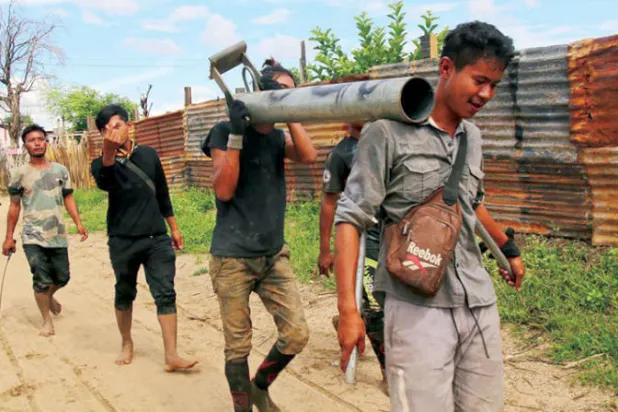 مسلحون معارضون للحكومة في شمال غربي ميانمار 10 أغسطس (أ.ف.ب)