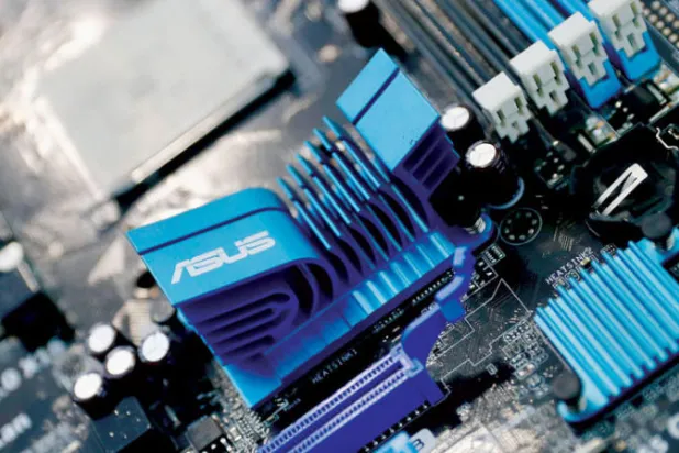 تستخدم أشباه الموصلات في كثير من الصناعات المدنية والعسكرية (إ.ب.أ)