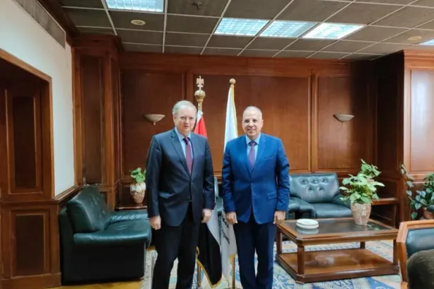 هاني سويلم وسفير الاتحاد الأوروبي في القاهرة كريستيان بيرغر (وزارة الموارد المائية المصرية)