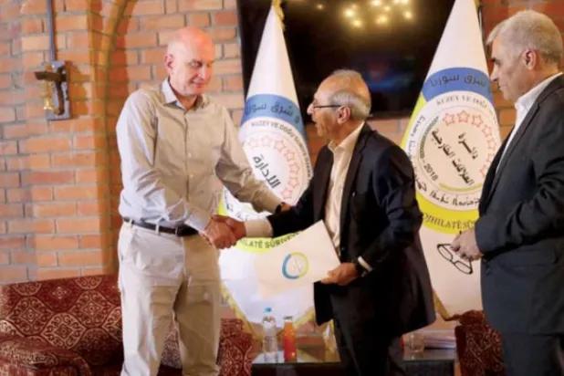 Almanya Dışişleri Bakanlığı’nda Hukuk ve Konsolosluk İşleri Direktörü Wert Stockell-Stillfried, Kamışlı Özerk Yönetim yetkilileri ile bir araya geldi. (Özerk Yönetim internet sitesi)