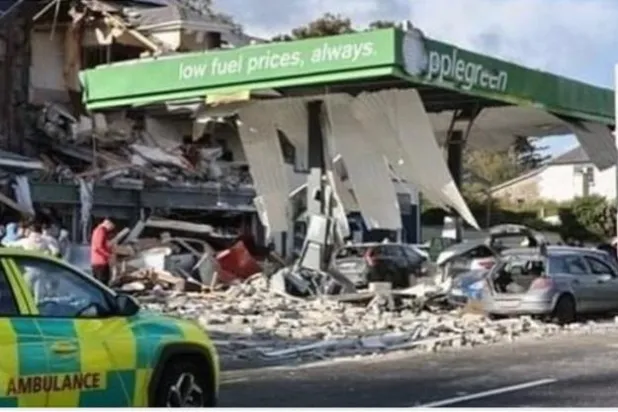 آثار الانفجار في محطة للوقود في كاونتي دونيغال (تويتر)