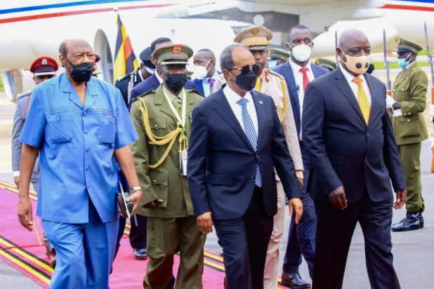 وصول الرئيس الصومالي إلى أوغندا أمس (الرئاسة الصومالية)