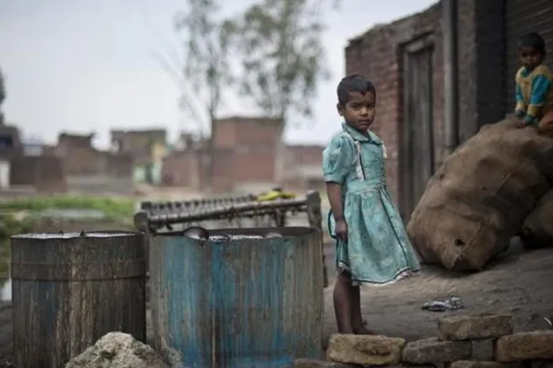 Bazıları, yoksulluğu kaderin, çatışma ve rekabetin doğasının kaçınılmaz bir parçası olarak tanımlıyor (BM web sitesi)