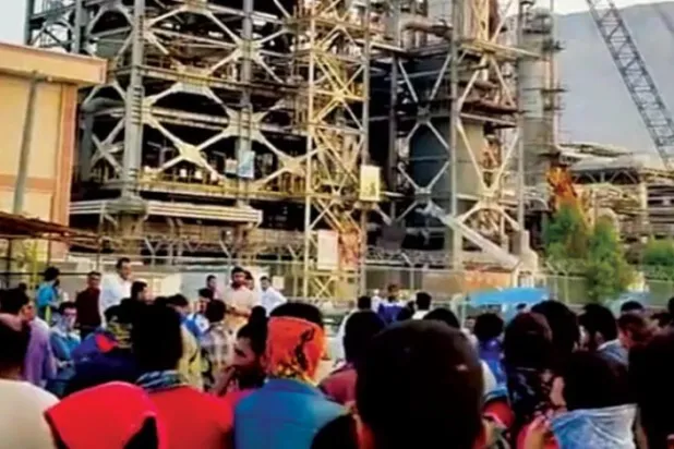 بوشہر پیٹرو کیمیکل پروجیکٹ کے ورکرز نے کل ہڑتال کردیا ہے (ٹویٹر)