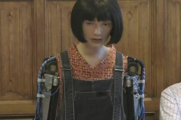 الروبوت «آيدا» أثناء حديثها بمجلس اللوردات (الإندبندنت)