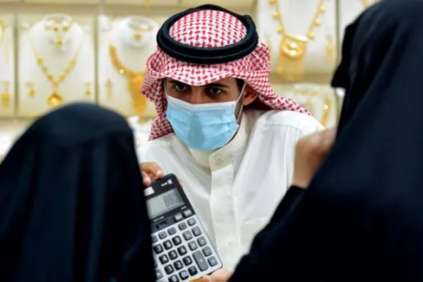 ￼
افزایش نسبی تقاضا برای خرید طلا در سعودی و استفاده از نوسانات قیمتی ناشی از بحران اوکراین (فرانس پرس)