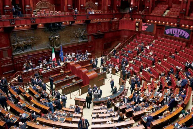 جانب من انتخاب رئيس مجلس الشيوخ في روما أمس (إ.ب.أ)