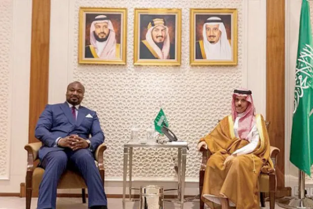 بن فرحان نے گزشتہ روز ریاض میں کانگو-برازاویل میں پبلک پرائیویٹ پارٹنرشپ کے بین الاقوامی تعاون اور ترقی کے وزیر ڈینس کرسٹیل ساسو اینگیسو سے ملاقات کی (واس)