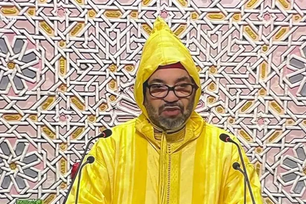 العاهل المغربي خلال إلقاء خطابه إلى أعضاء البرلمان (القناة التلفزيونية المغربية الأولى)