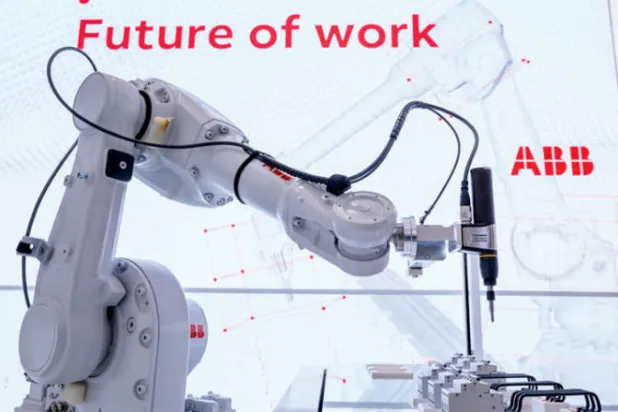 هل تبقي الآلة دوراً يؤديه الإنسان مستقبلاً؟ (د.ب.أ)