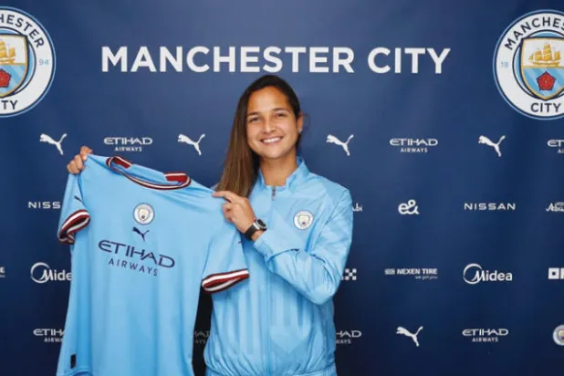 دينا كاستيلانوس الملقبة في فنزويلا بـ«الملكة» انضمت لـ«مانشستر سيتي» بصفقة قياسية للسيدات (الغارديان)