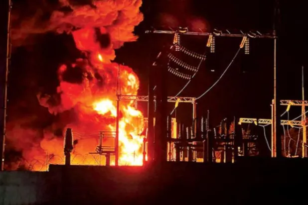 جمعہ کے روز یوکرینی بمباری کے بعد لگنے والی آگ کی بیلگوروڈ ریجن کے گورنر کی طرف سے تقسیم کی گئی تصویر (اے ایف پی)