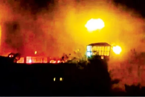 "ایوین" جیل میں آگ ایران کے بحرانوں کو مزید بڑھا رہی ہے