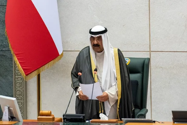 ولى العهد الكويتى الشيخ مشعل الأحمد الجابر الصباح خلال الجلسة الافتتاحية لمجلس الأمة (كونا)