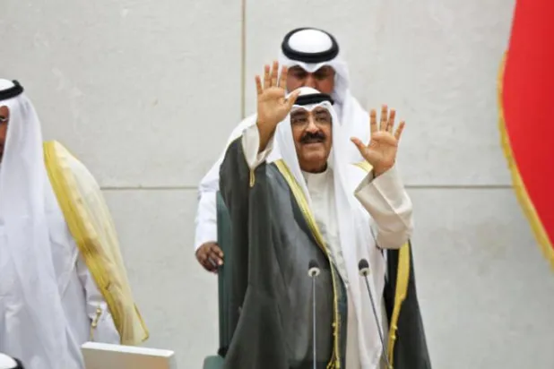 کویتی ولی عہد شیخ مشعل الاحمد الجابر الصباح نے گزشتہ روز قومی اسمبلی میں حاضرین کو خوش آمدید کہا (اے ایف پی)