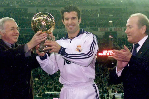 فيغو وجائزة أفضل لاعب في العالم (رويترز)