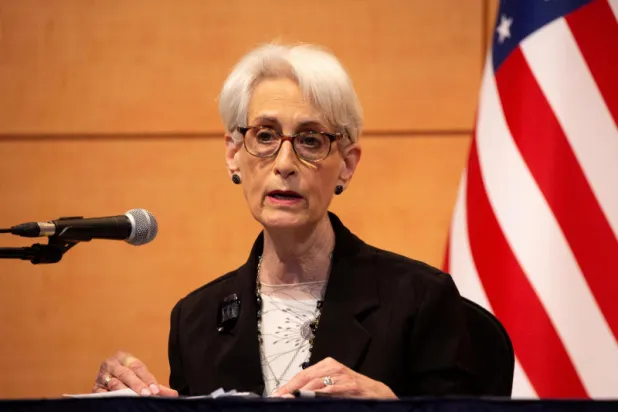 نائبة وزير الخارجية ويندي شيرمان (رويترز)