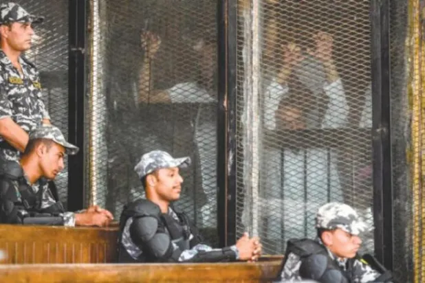 محاكمات «الإخوان» في مصر بتهمة الانتماء لـ«تنظيم إرهابي» (أ.ف.ب)