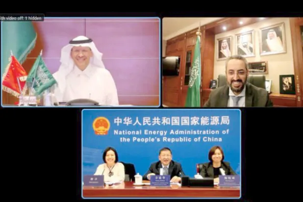 الأمير عبدالعزيز بن سلمان وزير الطاقة السعودي في اتصال مرئي مع جانغ جيان هوا مسؤول الطاقة الوطنية الصيني ومشاركة ممثلي الطرفين (الشرق الأوسط)