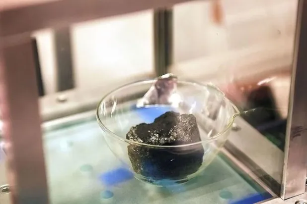 عُثر على النيزك «إيفونا» في تنزانيا في ديسمبر 1938 (متحف التاريخ الطبيعي)