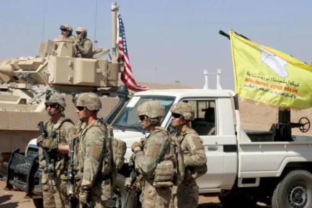 SDG üyeleriyle Uluslararası Koalisyon Güçleri’nden ABD askerleri. (Şarku'l Avsat)