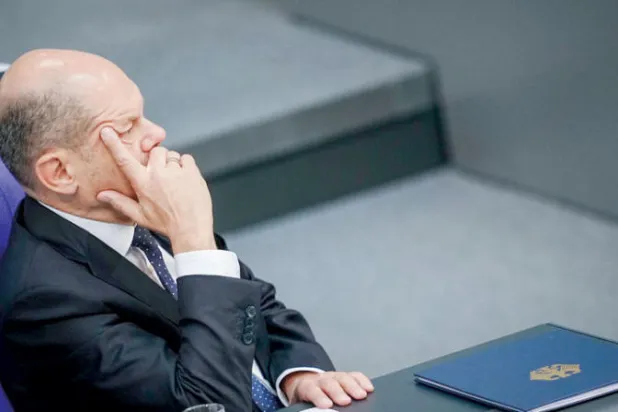 المستشار الألماني لدى حضوره جلسة في «البوندستاغ» الخميس (د.ب.أ)