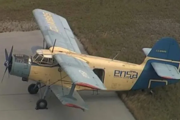 الطائرة روسية الصنع من طراز «أنتونوف إيه إن2» حطت في مطار ديدكولييه في إيفرغلاس بجنوب فلوريدا (وسائل إعلام أميركية)