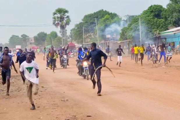 من المظاهرات التي جرت الخميس في العاصمة نجامينا (رويترز)