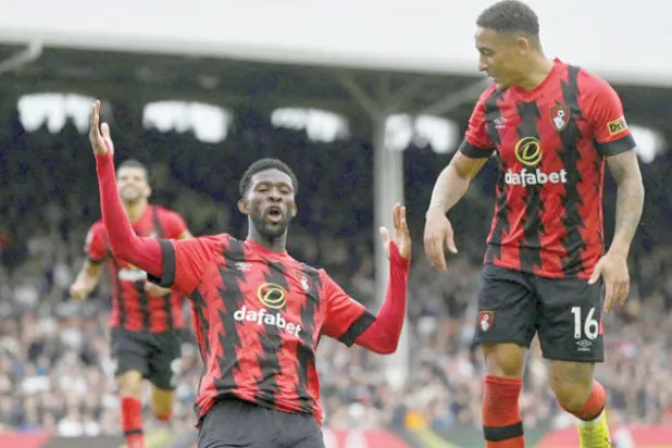 غاري أونيل أعاد روح الانتصار إلى لاعبي  بورنموث (رويترز)