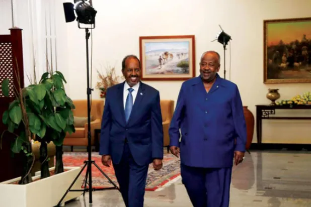 صورة وزعتها «وكالة الأنباء الصومالية» لاجتماع الرئيسين الصومالي والجيبوتي في جيبوتي