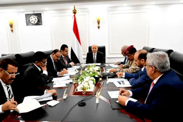 مجلس الدفاع الوطني اليمني لدى اجتماعه في عدن السبت (سبأ)