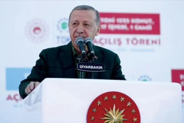 إردوغان يلقي كلمة (الأناضول)