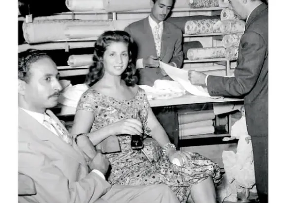 الراحلة صباح في محل للأقمشة ببيروت (جو شليطا)