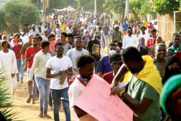 جانب من الاحتجاجات في الخرطوم يوم 21 أكتوبر للمطالبة بالحكم المدني (أ.ف.ب)