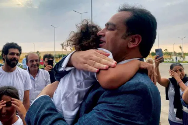 الناشط السياسي والبرلماني المصري السابق زياد العليمي بعد تنفيذ قرار الإفراج عنه (فيسبوك)